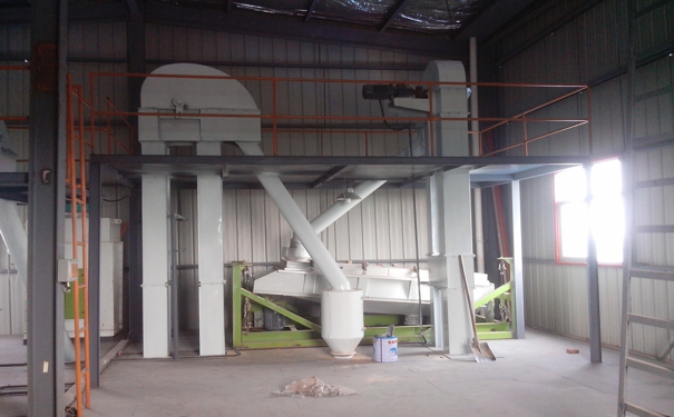 養(yǎng)豬飼料機(jī)器 養(yǎng)豬飼料機(jī)器